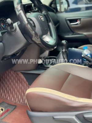Xe Toyota Fortuner 2.4G 4x2 MT 2017