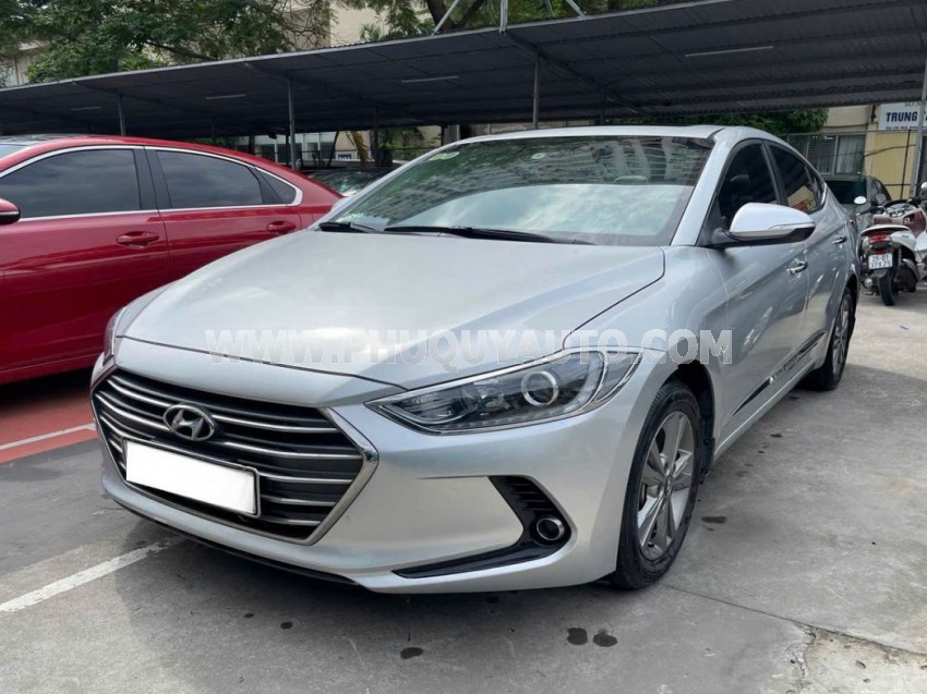 Hyundai Elantra 1.6 AT