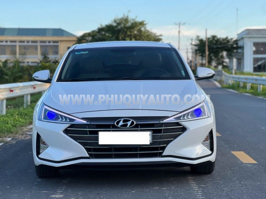 Hyundai Elantra 1.6 AT