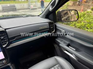 Xe Ford Everest Platinum 2.0L 4x4 AT 2025