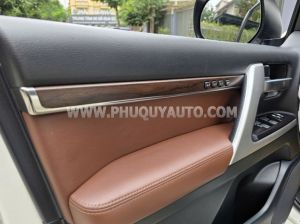 Xe Toyota Land Cruiser 4.6 V8 2020