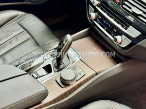 Xe BMW 5 Series 520i Luxury 2021